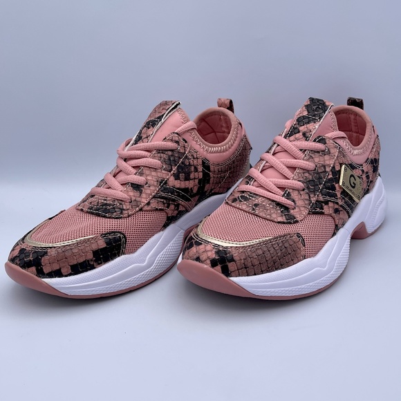 Guess GBG Women's Shoe Jimmy Lace-up Sneakers Pink Digital Camo Size 5 M US - Picture 1 of 7